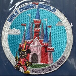 D23 EXCLUSIVE WALT DISNEY ARCHIVES COLLECTION DISNEY WORLD FANTASYLAND PATCH